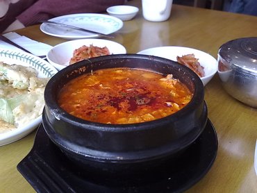 Hamgipak tofu soup