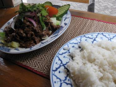 Thai snackbird beef with garlic