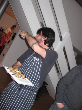 Nuno serving Nuno serving