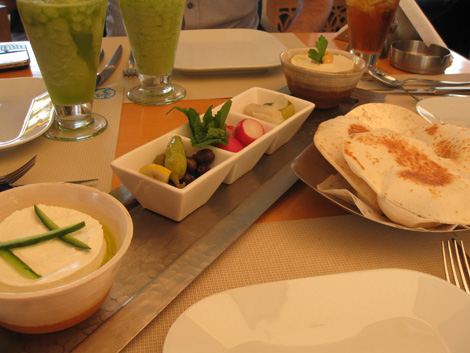 Dubai cafe blanc hummus aubergine