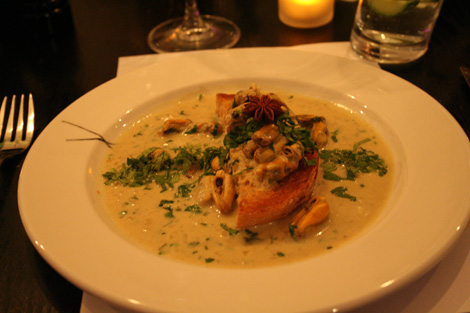 Civet cat club mussels