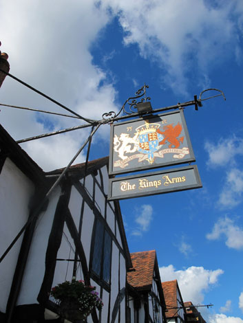 Kings arms sign